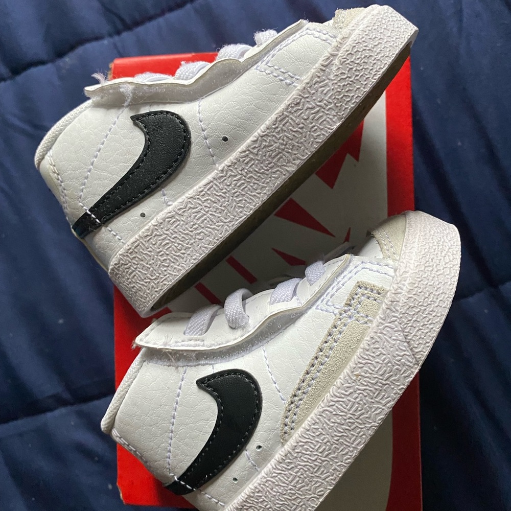 Nike mid blazers new